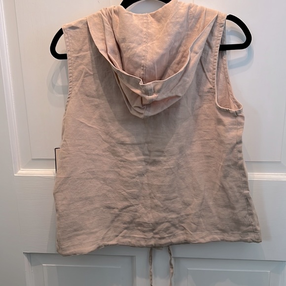 NWT Sleeveless Sag Harbor 100% Linen Vest - Picture 2 of 3